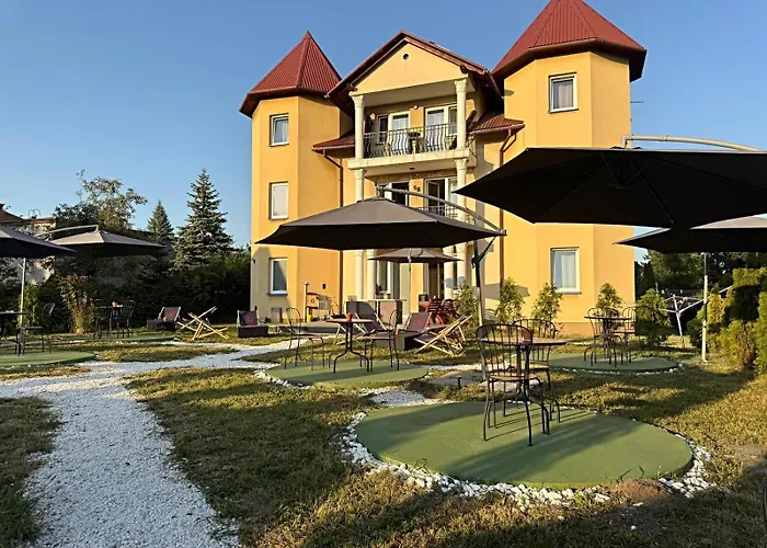 The Castle - Free Parking - Self Check In (Adults Only)